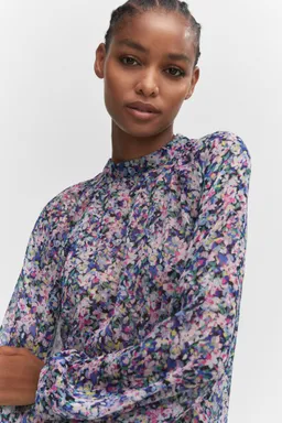 Blusa manga abullonada estampada de Mango en Blusas para argentina
