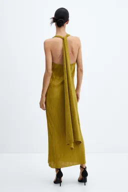 Vestido plisado espalda descubierta de Mango en Vestidos para argentina