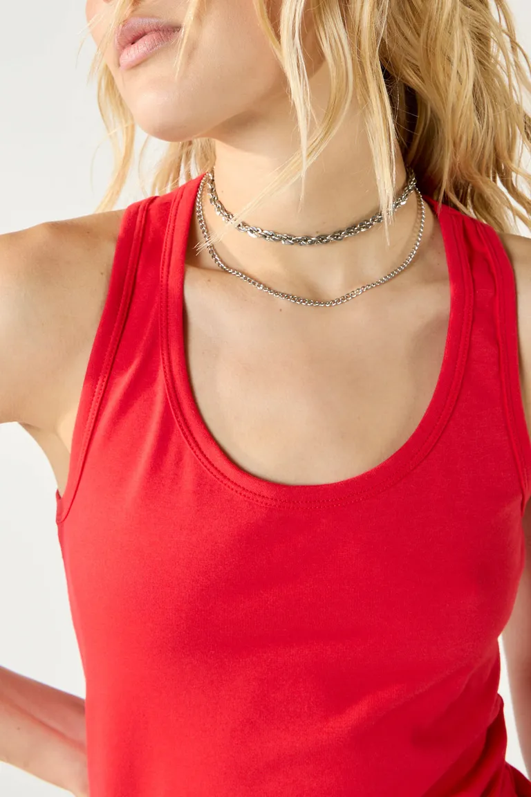 Remera de algodón con diseño deportivo y ajuste ceñido al cuerpo de Cuesta Blanca en Remeras para argentina