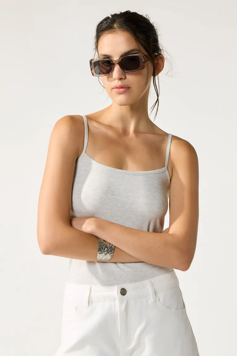 Musculosa blanca de algodón con tirantes finos para mujer de Cuesta Blanca en Tops para argentina