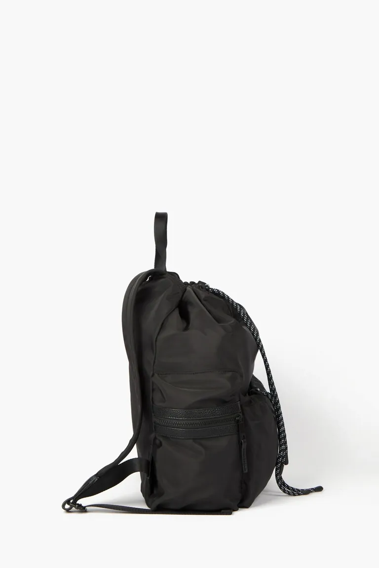 Mochila urbana con bolsillos laterales y cierre de cordón ajustable de Mishka en Mochilas para argentina