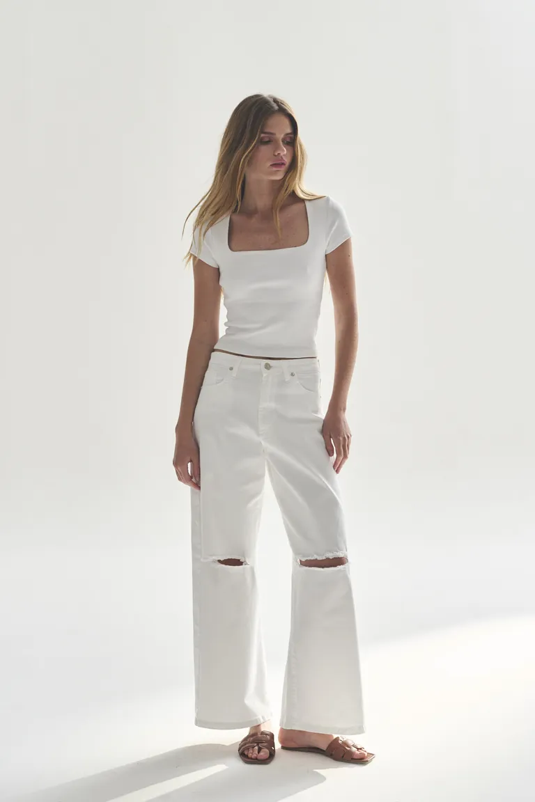 Pantalón ancho en color blanco, una prenda versátil y confortable para el guardarropa femenino de Akiabara en Pantalones para argentina
