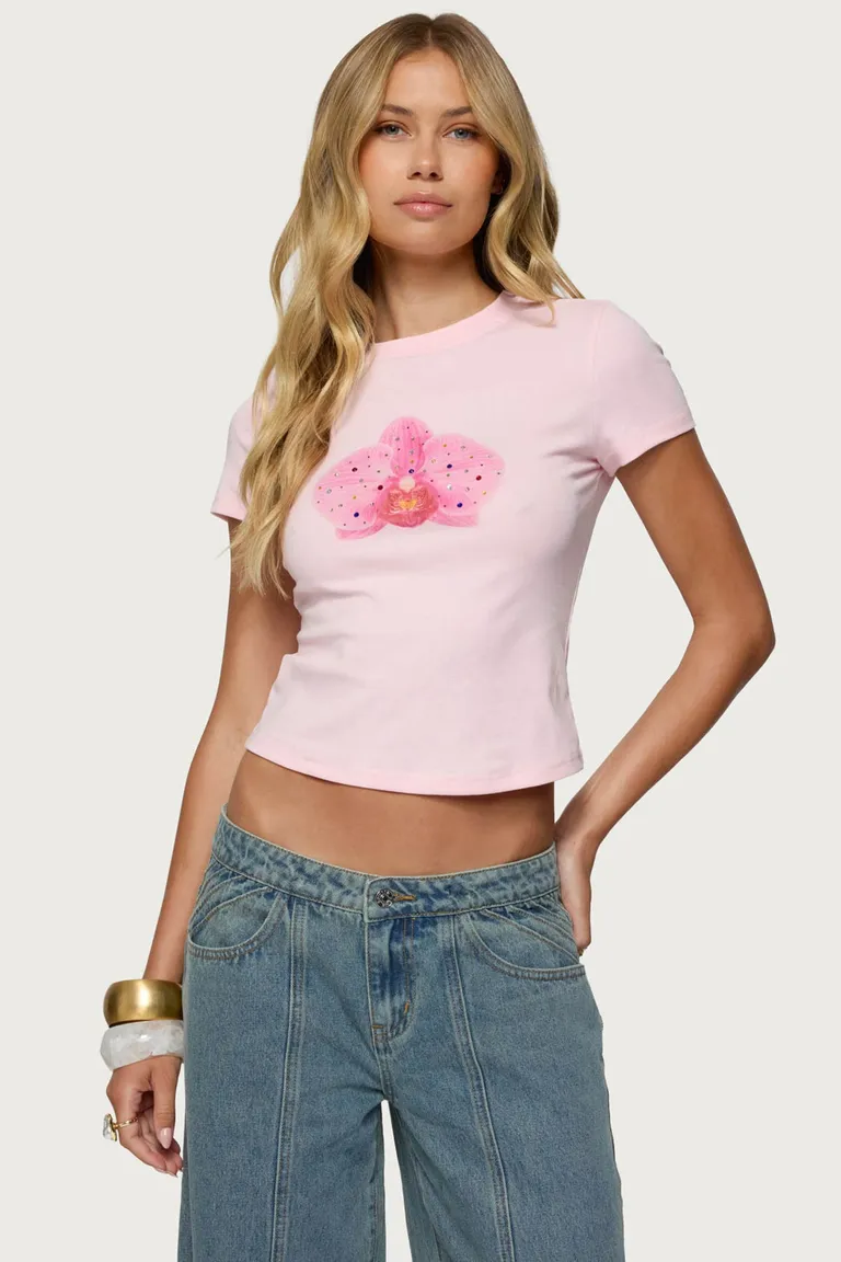 Remera orquídea detalles joya de Edikted en Remeras para argentina