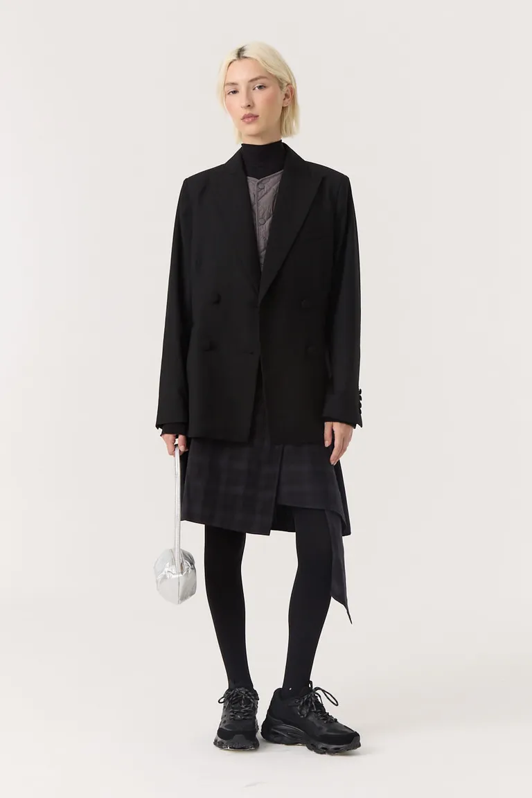 Blazer sastrero cruzado con solapas, cierre de botones y estructura entallada con hombreras de Furzai en Blazers para argentina