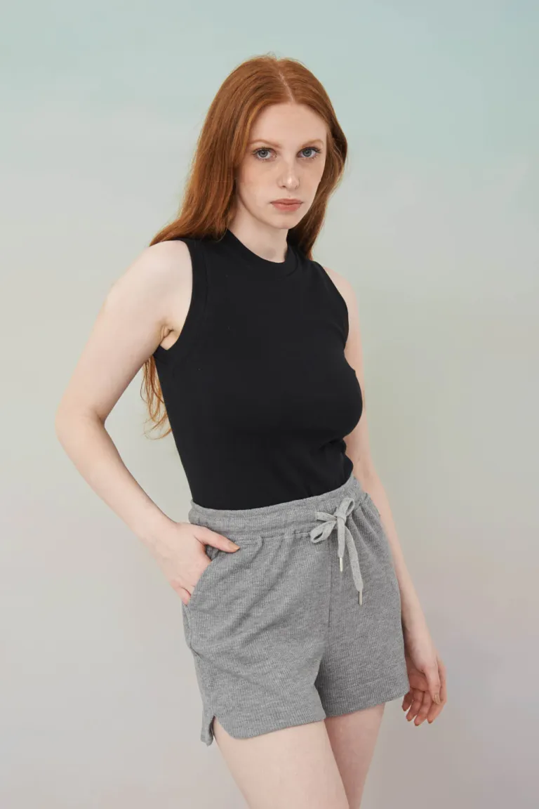 Shorts de corte moderno en tono gris para mujer de Apricot en Shorts para argentina