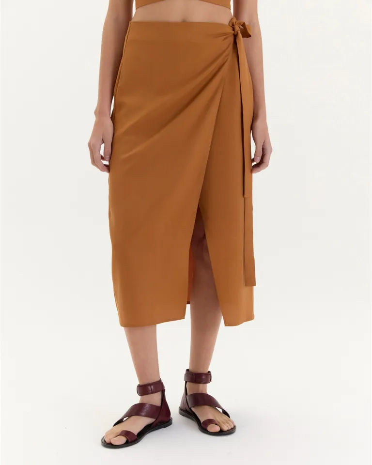 Falda midi cruzada con lazos en la cintura, diseño elegante y versátil de Blue Sheep en Faldas para argentina