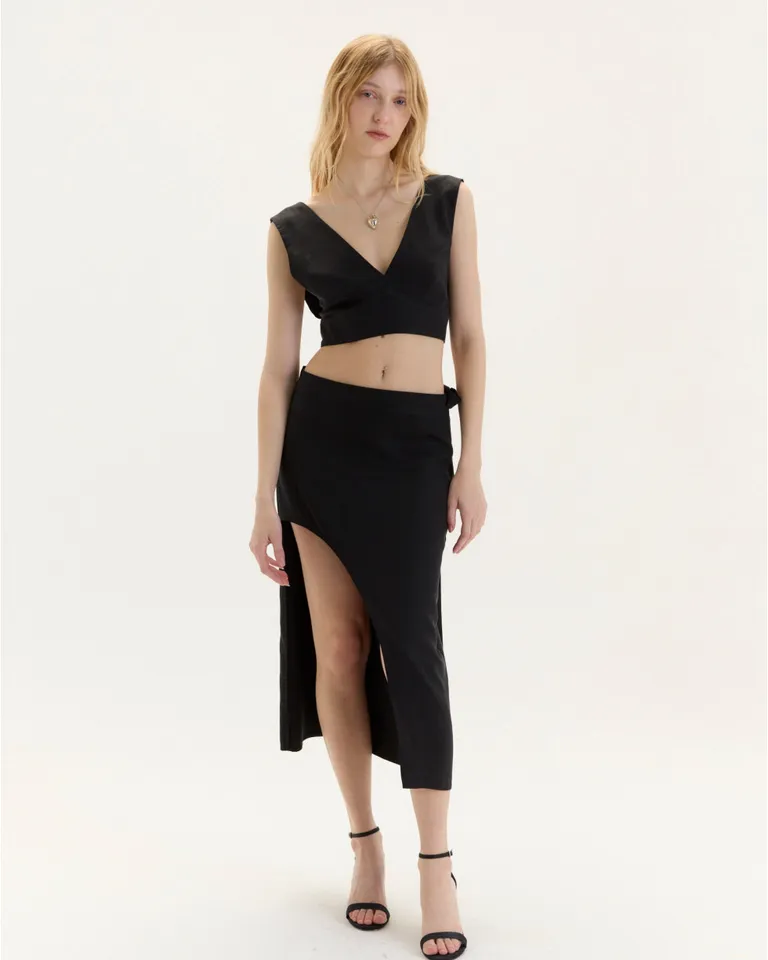 Falda midi cruzada con lazos en la cintura, diseño elegante y versátil de Blue Sheep en Faldas para argentina