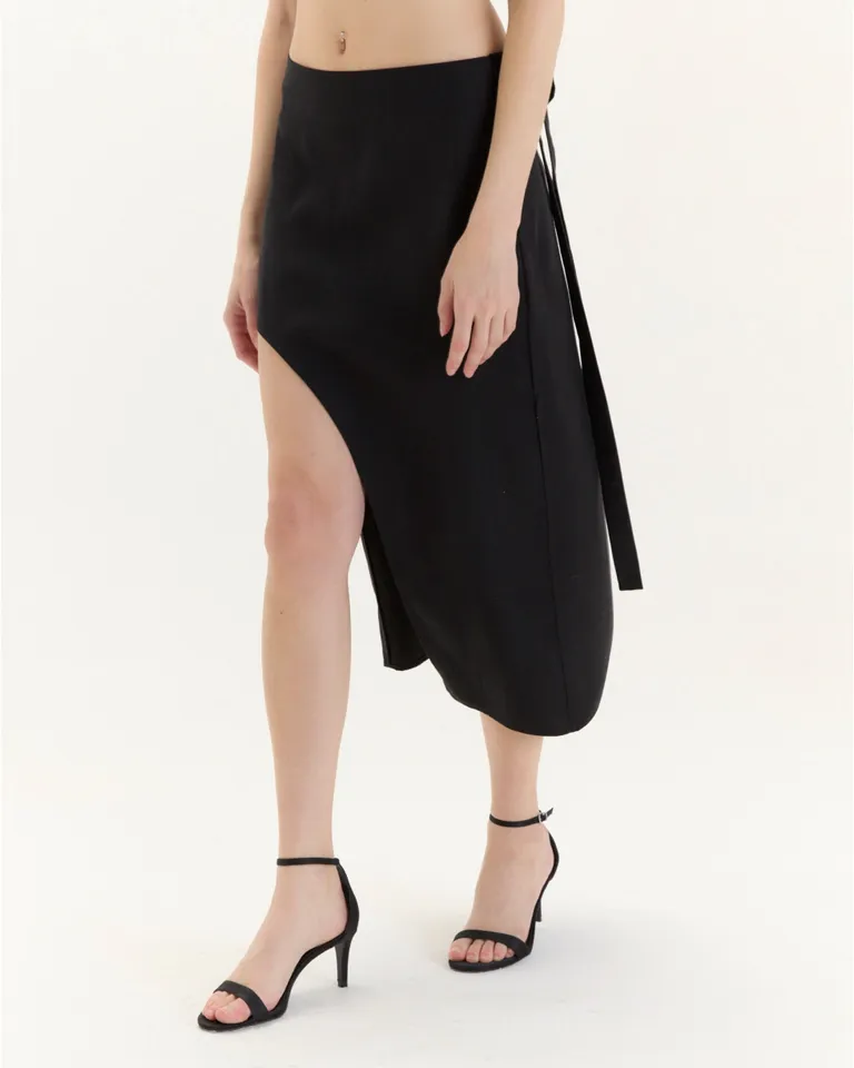 Falda midi cruzada con lazos en la cintura, diseño elegante y versátil de Blue Sheep en Faldas para argentina