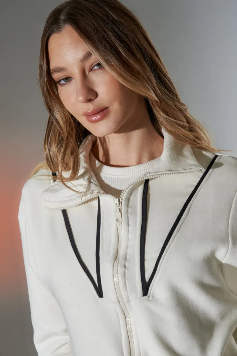 Campera Aditi: Prenda Elegante y Moderna para Mujeres Fashionistas de Apricot en Chaquetas para argentina